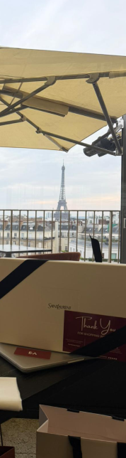 Terrasse avec vue sur la tour Eiffel